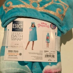 Disney Princess Ariel Bath Towel with hood. BNWT. Never used. In original packa.